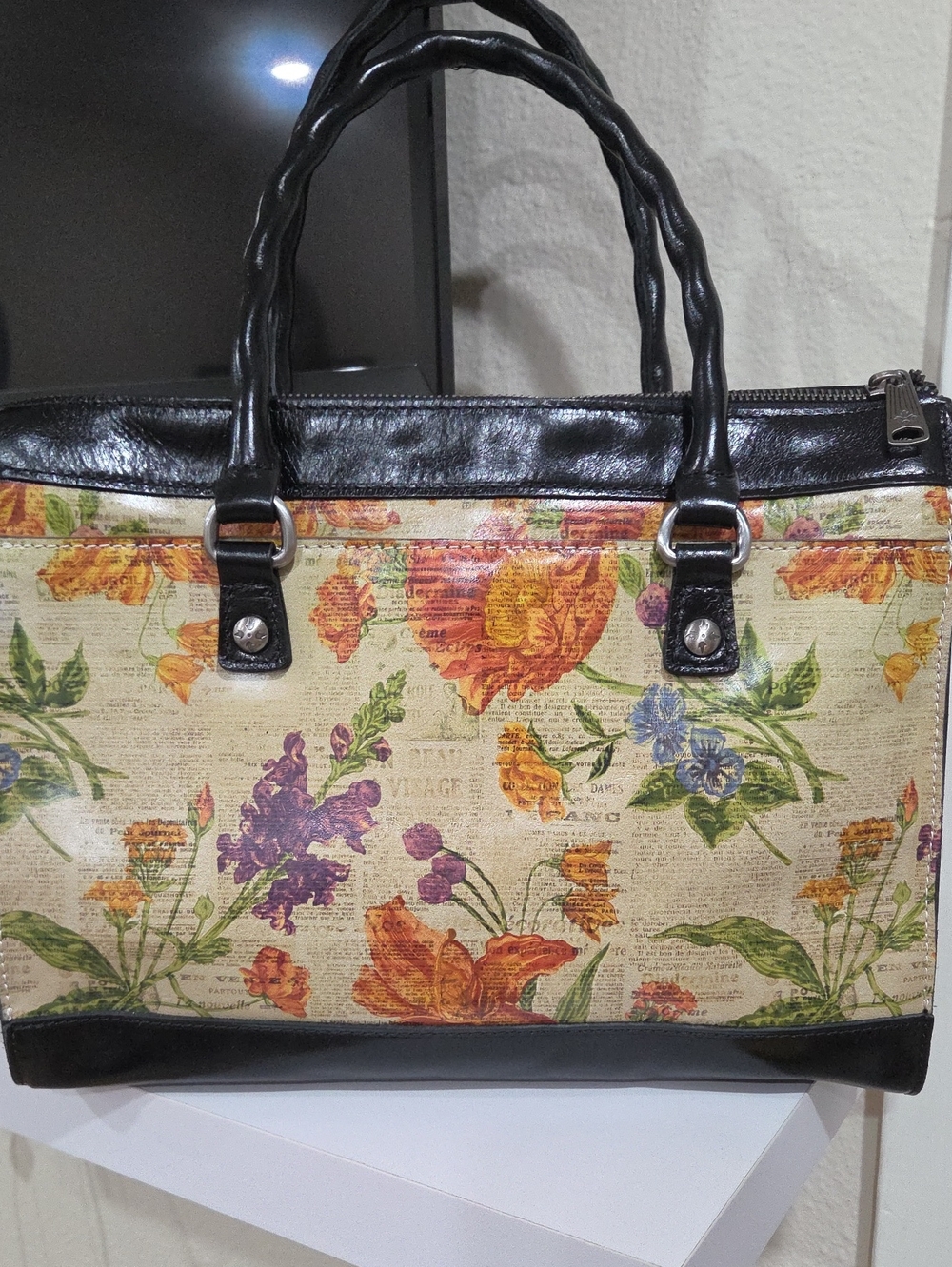 Patricia Nash Newspaper Floral Print Tote Bag with Black Trim. Beaut8ful Colord
